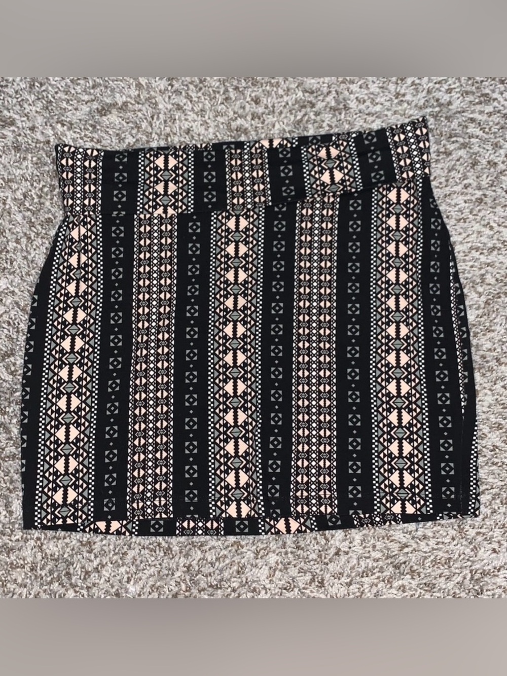 Charlotte Russe Black and Cream Patterned Skirt